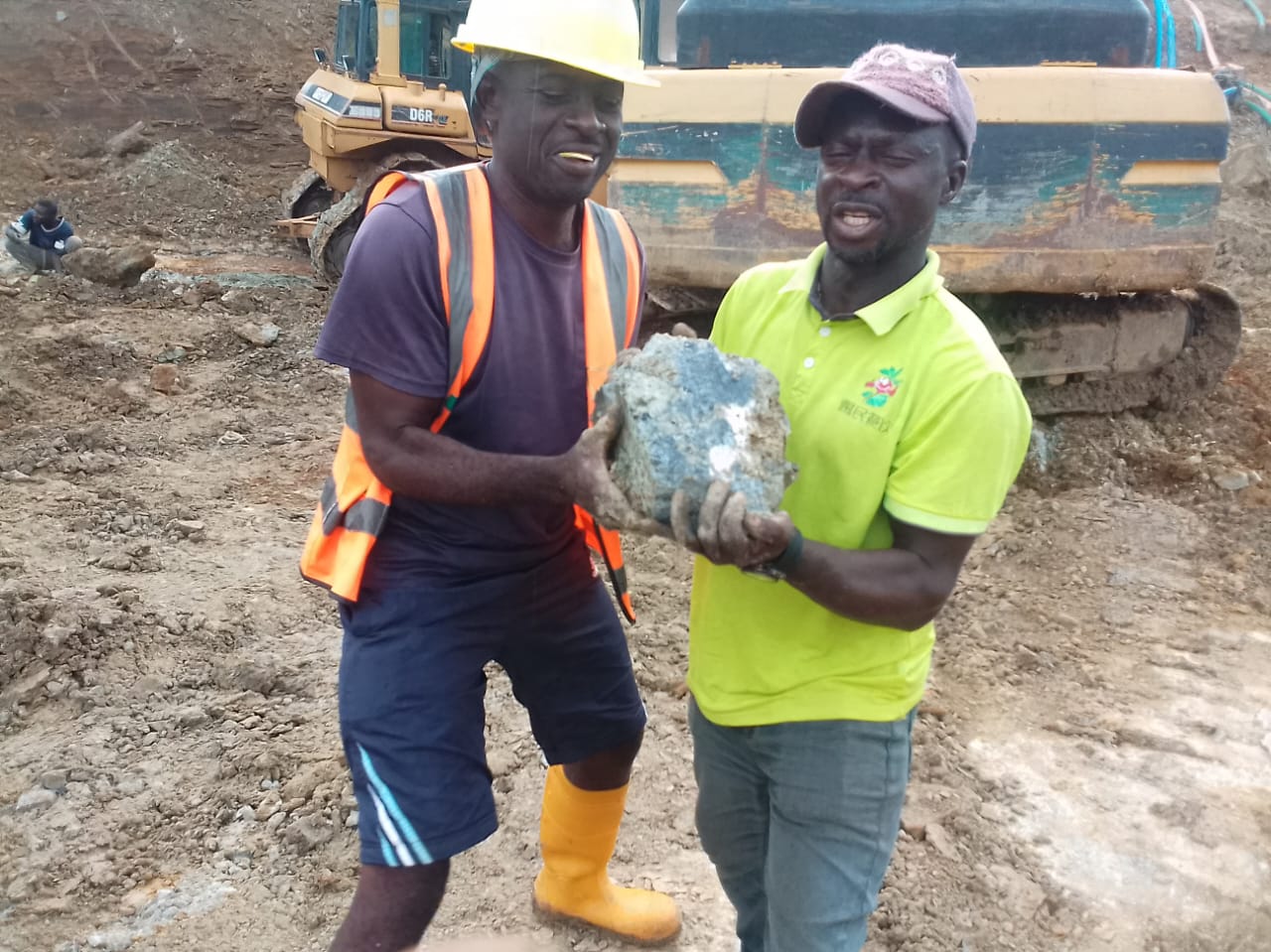 Site crew handling recovered mineralised ore.